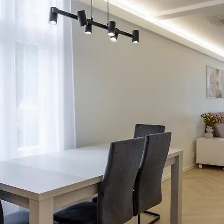 Citycenter 3 Bedroom Apartment, Free Parking * Parnu