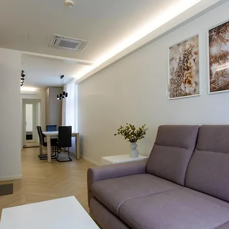 Apartment Citycenter 3 Bedroom Apartment, Free Parking *