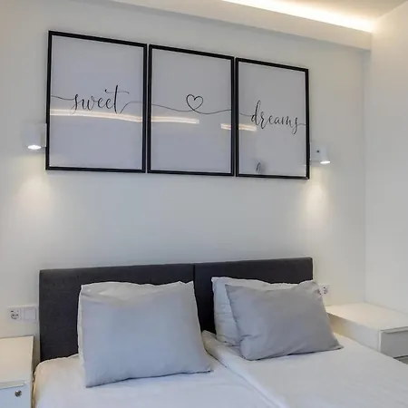 Citycenter 3 Bedroom Apartment, Free Parking *