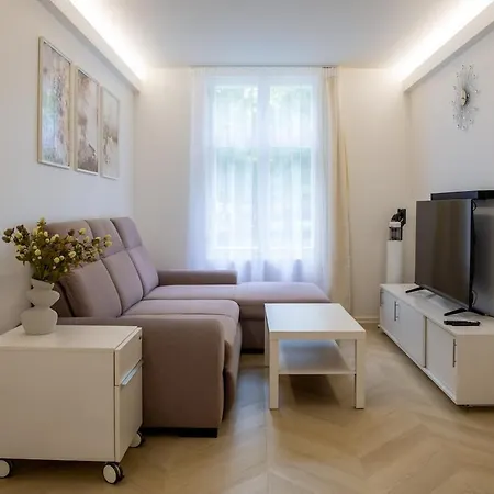 Citycenter 3 Bedroom Apartment, Free Parking Parnu