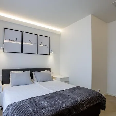 Citycenter 3 Bedroom Apartment, Free Parking *