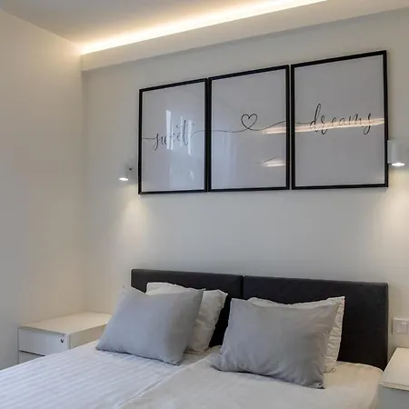 Citycenter 3 Bedroom Apartment, Free Parking Apartment