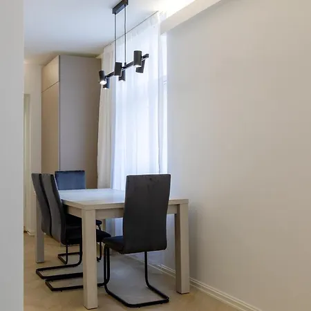 Citycenter 3 Bedroom Apartment, Free Parking * Parnu