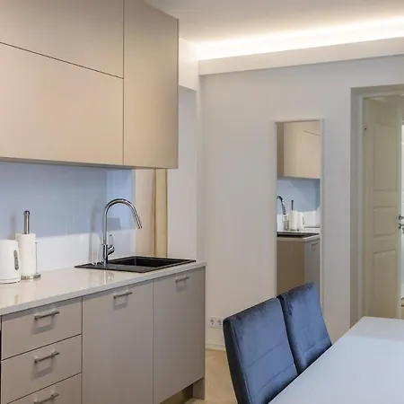 Citycenter 3 Bedroom Apartment, Free Parking Apartment