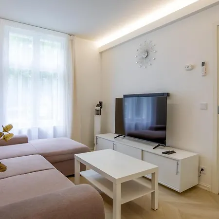Apartment Citycenter 3 Bedroom Apartment, Free Parking *